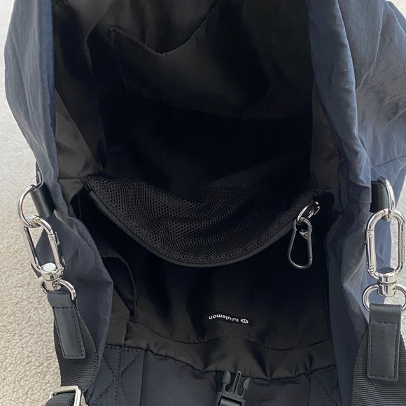 Lululemon On My Level Black Tote Bag with Dual Handles - Picture 4 of 12